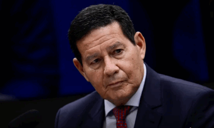 Mourão diz que não participou de reunião golpista no governo Bolsonaro
