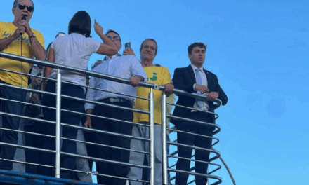 Nikolas pressiona Motta por defesa da anistia aos condenados dos atos de 8 de janeiro