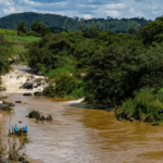 Bombeiros fazem buscas por pescador desaparecido no Rio Pará, em Nova Serrana