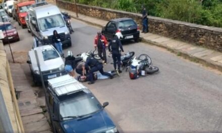 Homem tenta fugir da Guarda Municipal com moto sem placa no Centro de Ouro Preto