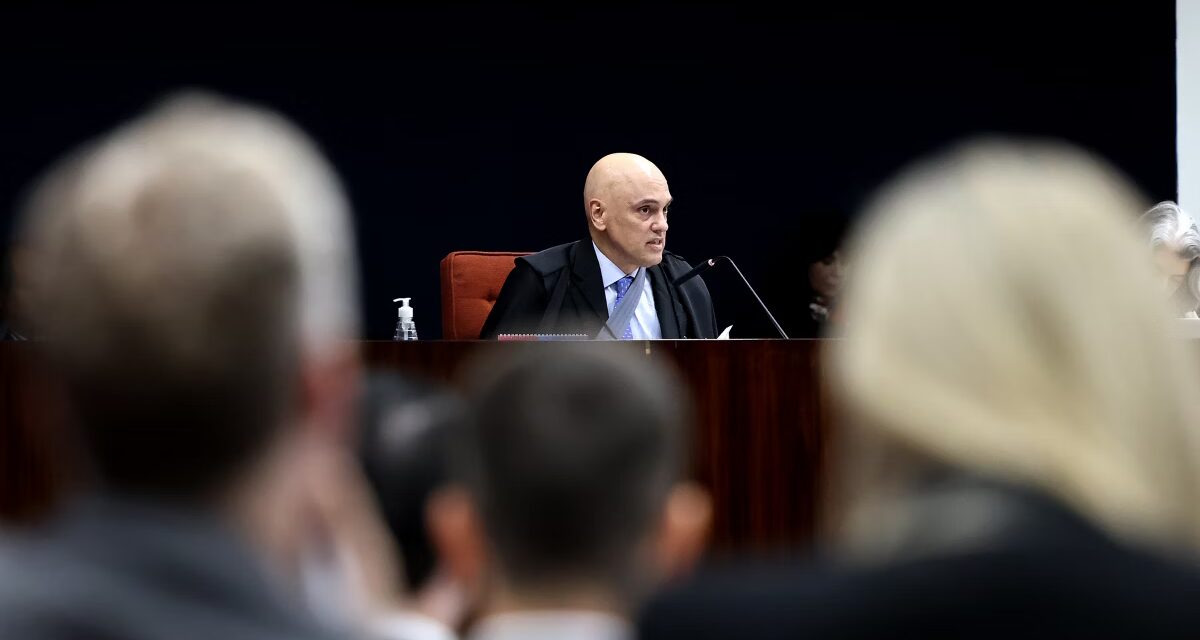 Moraes admite suspensão parcial da ação contra Ramagem; deputado ainda responderá por três crimes
