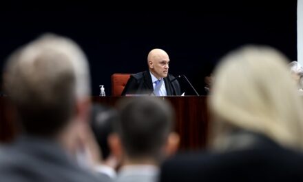 Moraes admite suspensão parcial da ação contra Ramagem; deputado ainda responderá por três crimes