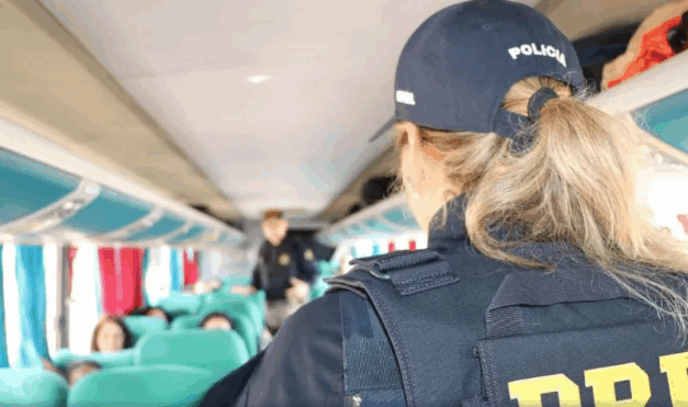 Jovem é preso por importunação sexual em ônibus na BR-040, em Juiz de Fora