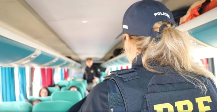Jovem é preso por importunação sexual em ônibus na BR-040, em Juiz de Fora