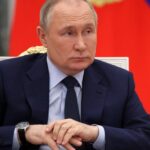 Putin conversa com papa Leão XIV e reclama de Zelensky