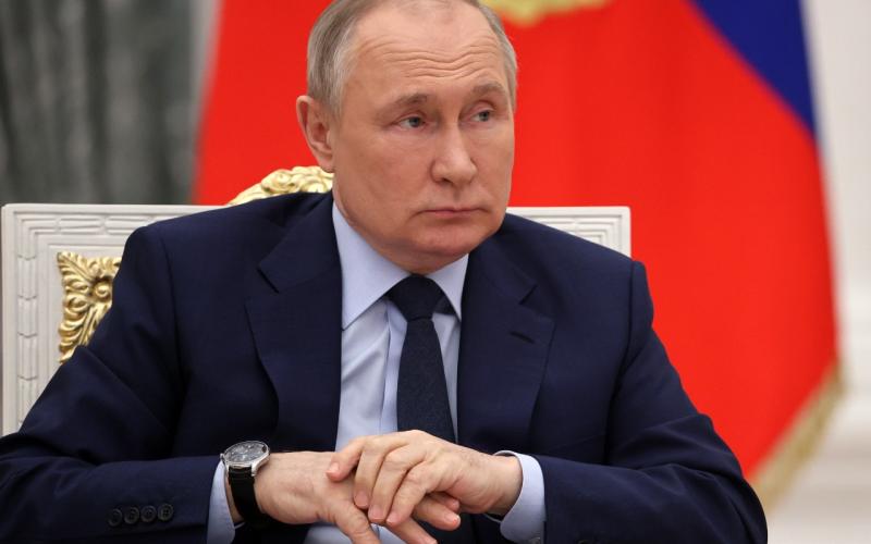Putin conversa com papa Leão XIV e reclama de Zelensky