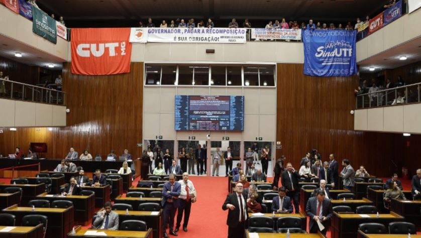ALMG aprova reajuste salarial de 5,26% para professores