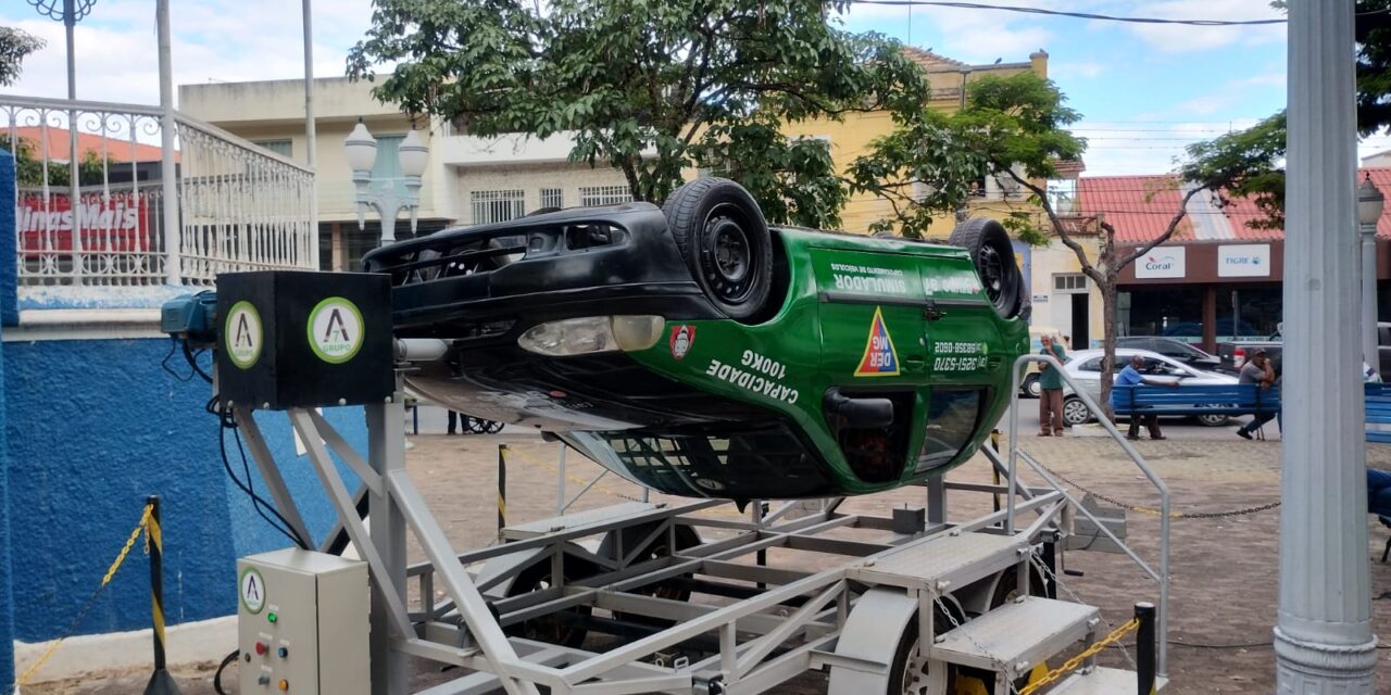 Simulação de capotamento de veículo é realizada em Formiga