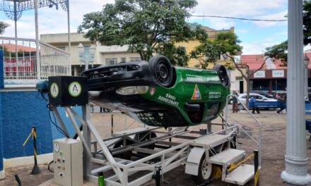 Simulação de capotamento de veículo é realizada em Formiga