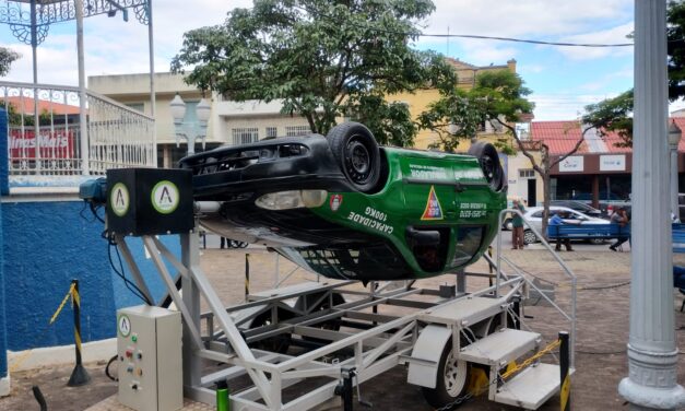 Simulação de capotamento de veículo é realizada em Formiga