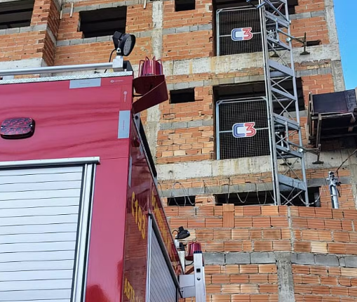 Elevador despenca com nove trabalhadores em construção de Alfenas