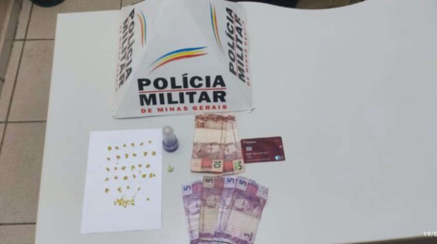 Homem é preso suspeito de agressão à ex-companheira e tráfico de drogas com 30 pedras de crack