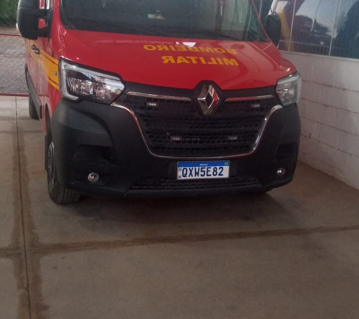 Vítima é socorrida por Bombeiros após apresentar quadro de dispneia, em Arcos