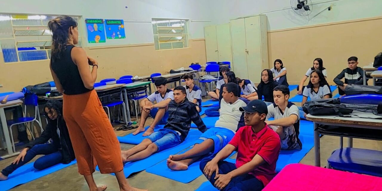 Yoga transforma a juventude de Formiga: projeto “Mente Tranquila” leva calma e foco a adolescentes