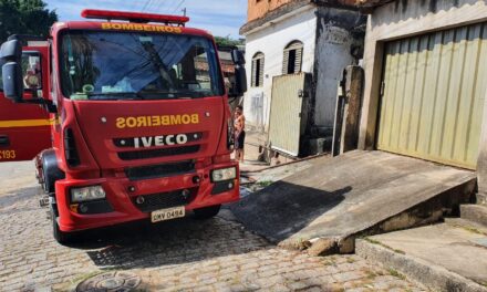 Incêndio atinge residência em Formiga e deixa duas vítimas: suspeita é de ato intencional