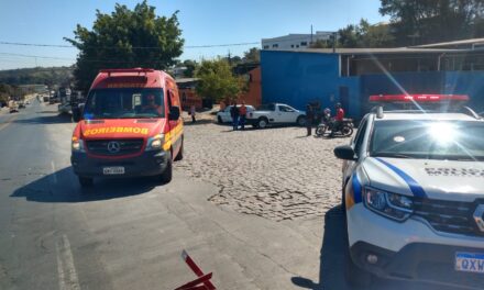 Colisão entre moto e carro deixa motociclista ferido no bairro Mangabeiras, em Formiga