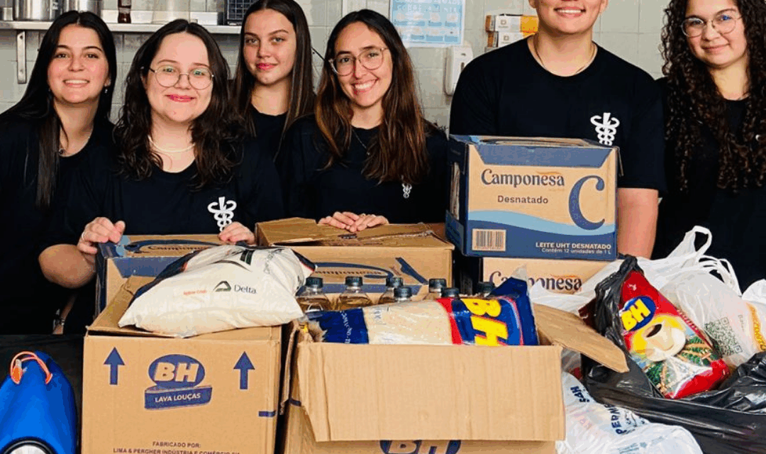 Alunos de Fisioterapia do Unifor-MG promoveram ação no Asilo São Francisco de Assis