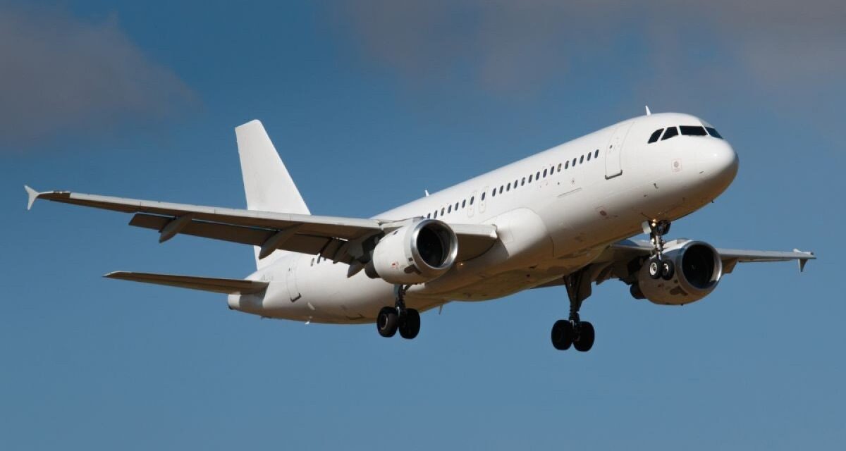 Assento mais seguro do avião: existe algum que pode salvar sua vida?