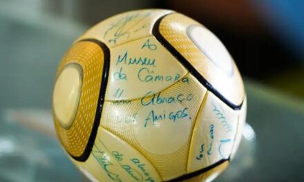Moraes vota por condenar acusado de furtar bola autografada por Neymar