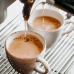 Existe um tipo de café mais saudável? Nutricionista responde