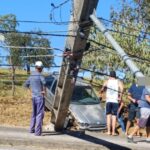 Motorista perde o controle e colide contra poste na Avenida José de Oliveira, em Formiga