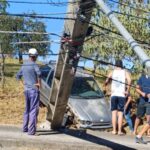 Motorista perde o controle e colide contra poste no bairro Cidade Nova