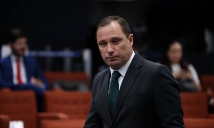 Cid confirma, em depoimento no STF, que Bolsonaro leu e editou ‘minuta do golpe’