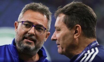 Cruzeiro oficializa saída do CEO Alexandre Mattos