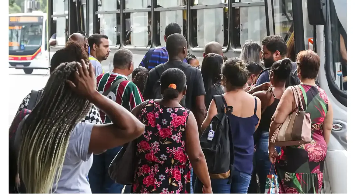 Desemprego recua para 6,2% em maio, o menor para o período desde 2012