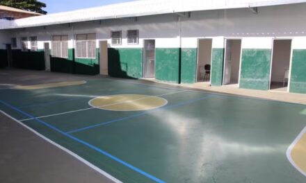 Justiça determina apreensão de adolescente por agredir professora e diretora em escola de Divinópolis