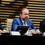 Ministro defende gás mais barato para reindustrialização do país
