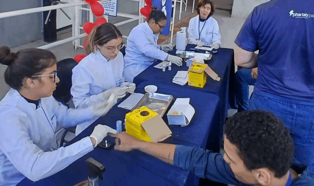 Alunos do Unifor-MG participaram da campanha Junho Vermelho em parceria com a Gecal na cidade de Pains