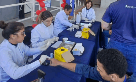 Alunos do Unifor-MG participaram da campanha Junho Vermelho em parceria com a Gecal na cidade de Pains