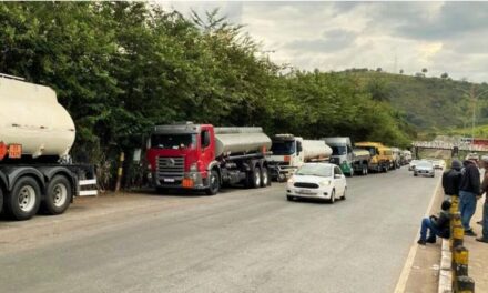 Caminhoneiros entram em greve em Minas e podem afetar distribuição de combustível; acompanhe