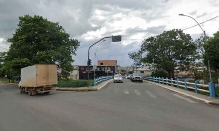 Acidente é registrado no cruzamento das avenidas Paulo Lins e Vereadora Maria Hilda, em Formiga