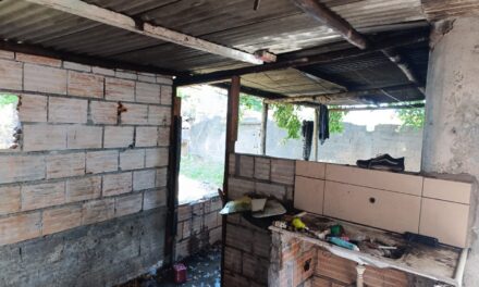 Incêndio foi registrado em residência, em Lagoa da Prata