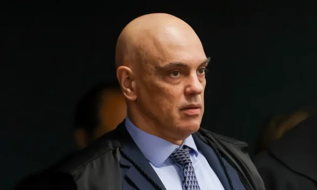 Bolsonaro poderá receber visitas de políticos e familiares, decide Moraes