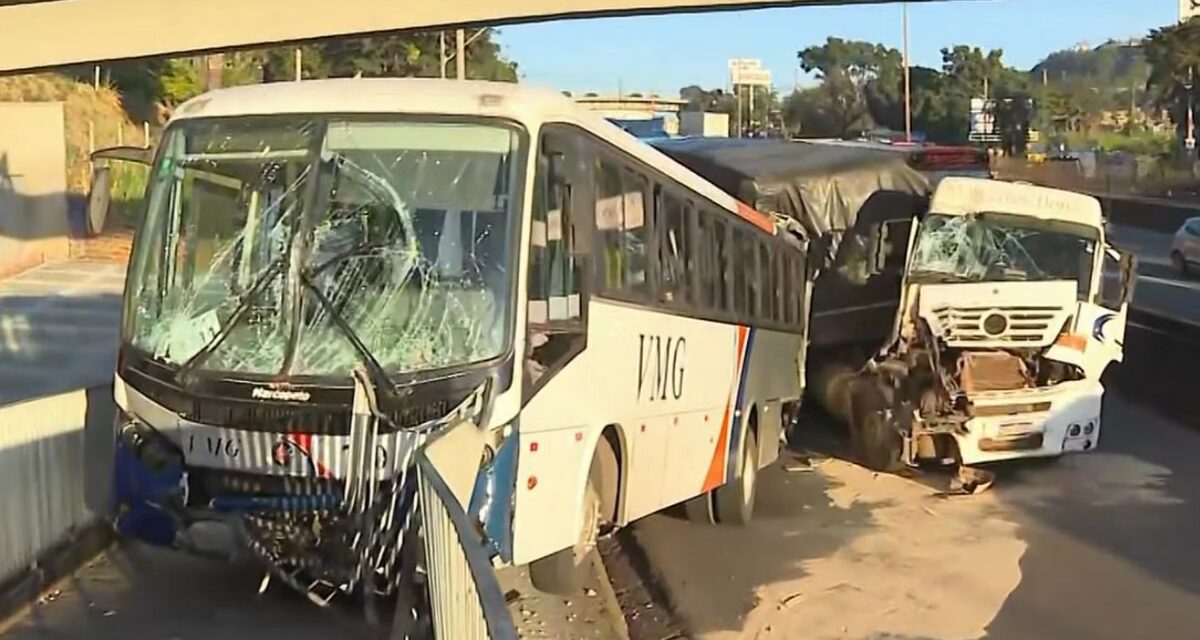 Acidente na Fernão Dias deixa motorista ferido e congestionamento quilométrico na Grande BH