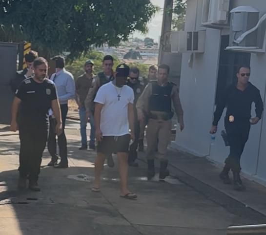 Suspeito de homicídio em Formiga se entrega à polícia após mandado de prisão