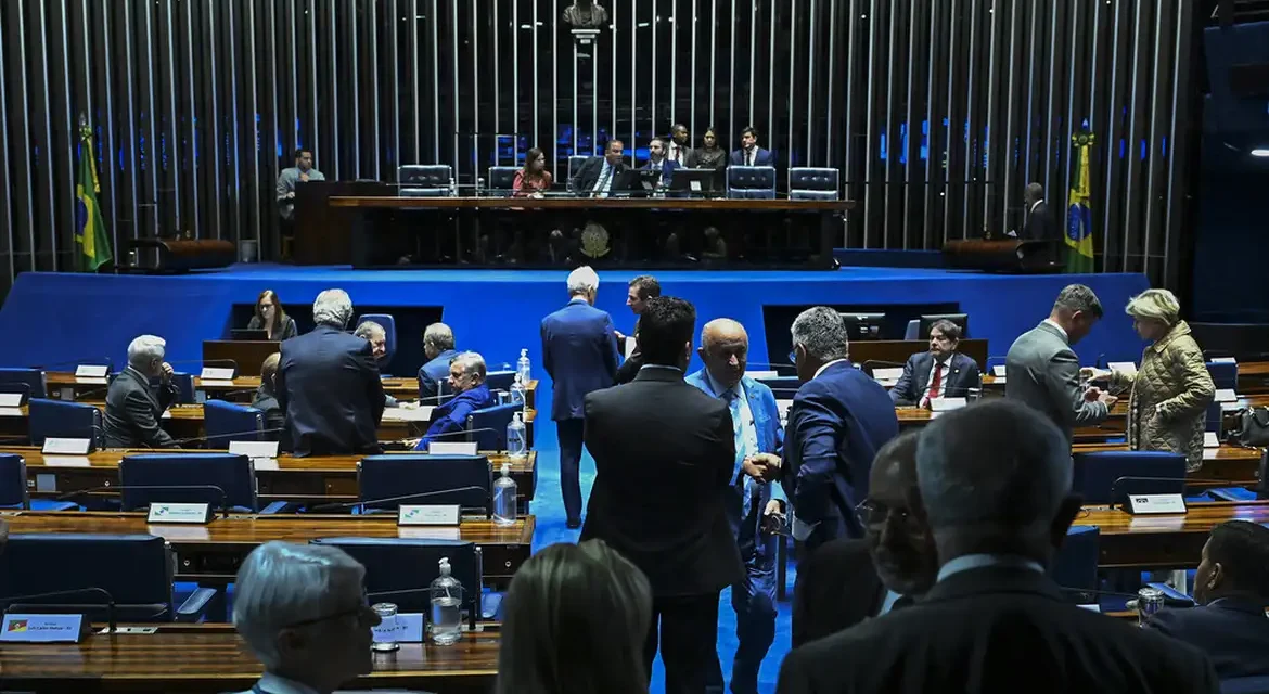 Senado aprova projeto que torna homicídio em escola crime hediondo