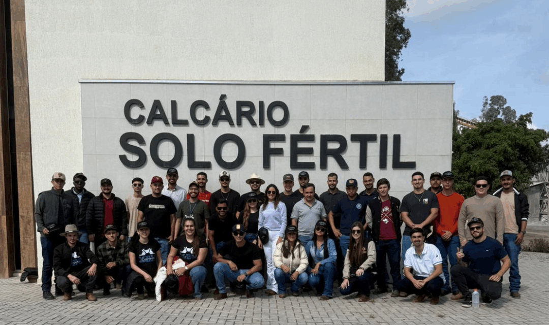 Alunos de Engenharia Agronômica realizaram visita técnica à empresa Calcário Solo Fértil