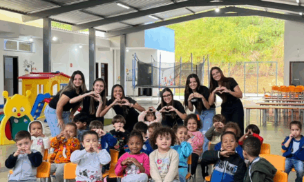 Alunos de Fisioterapia e Fonoaudiologia levam projeto sobre TEA para comunidades escolares