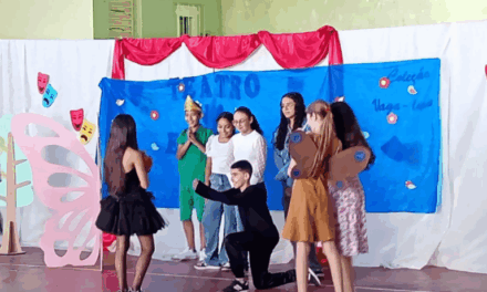 Egresso do Unifor-MG transforma literatura em arte com projeto “Teatro na Escola”