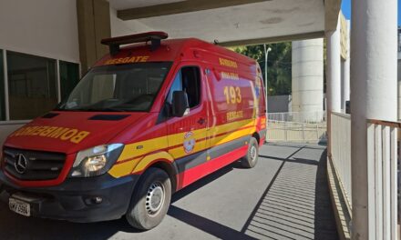 Homem sofre síncope ao volante e sai da pista na BR-354, em Formiga