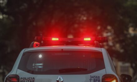 Homem se revolta ao ser chamado de ‘pequeno’ em bar e esfaqueia amigo em Esmeraldas