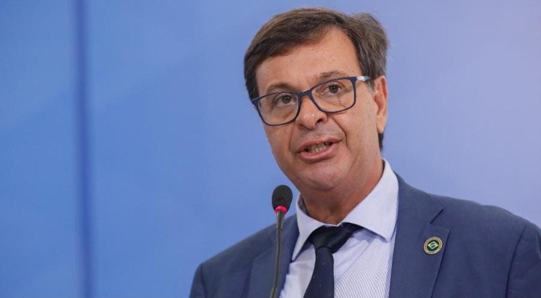 Ao deixar prisão, ex-ministro diz à CNN que vai esclarecer “mal-entendido”