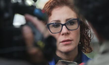 Apesar de condenada pelo STF, Zambelli tem passaporte e pode viajar