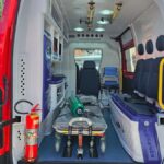 Bombeiros resgatam vítima de queda em valeta de oficina, em Campo Belo