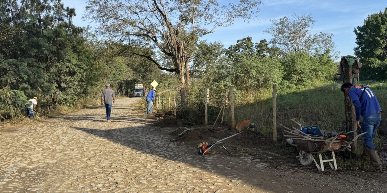 Prefeito Itamar da Tamafe assina ordem de serviço para recapeamento asfáltico da estrada Sebastião Maneca, em Pains