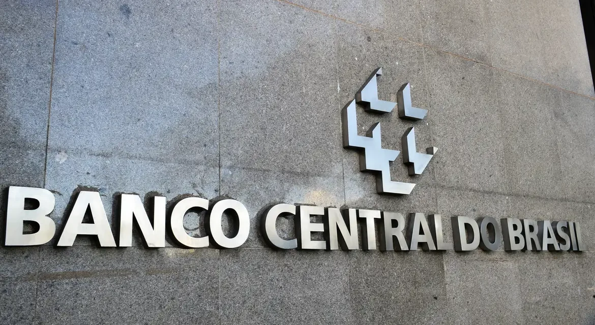 Mercado financeiro reduz previsão da inflação para 5,2%